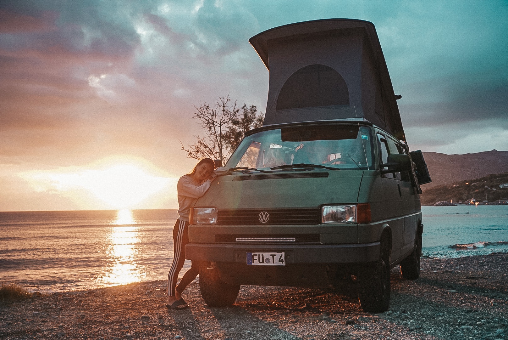 campervan-girl-sunset